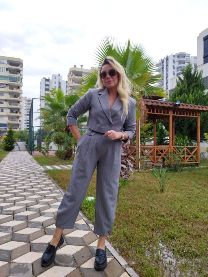 GRİ ÇİZGİLİ CROP TAKIM
