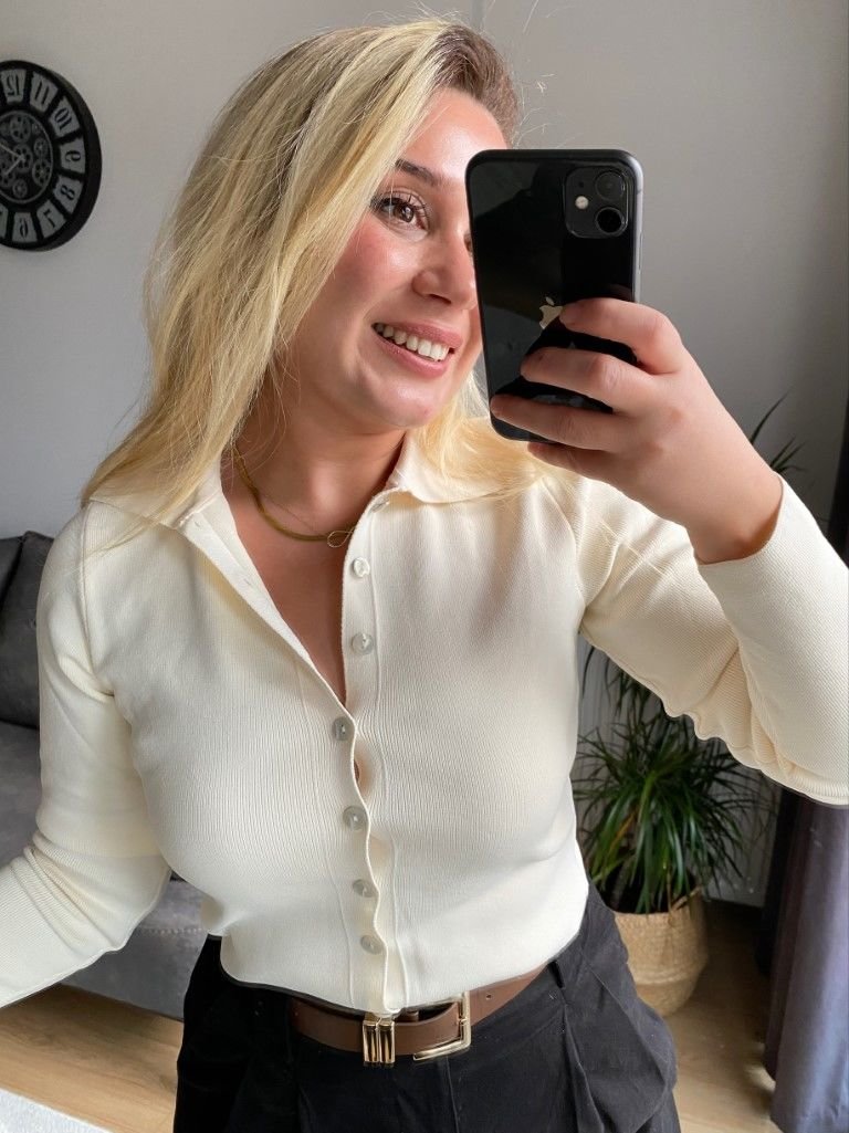 DÜĞMELİ POLO YAKA TRİKO CROP