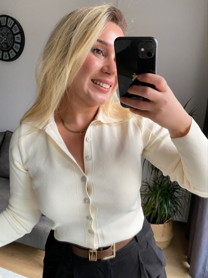 DÜĞMELİ POLO YAKA TRİKO CROP
