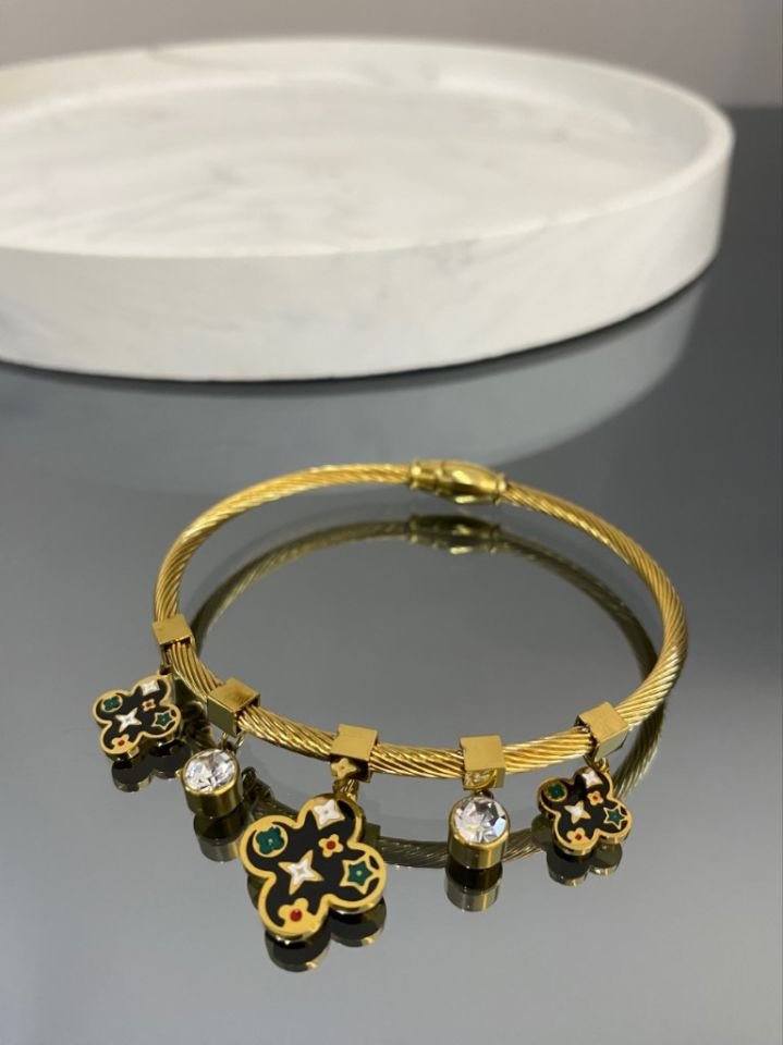 YONCA CHARM PANDORA